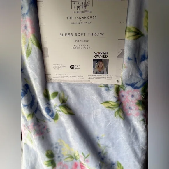 Rachel Ashwell Farmhouse Pink Cottage chic Rose Floral Soft Throw Blanket - Picture 5 of 5